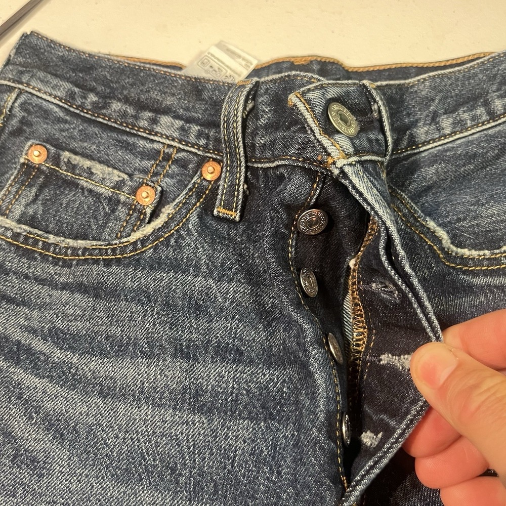 Levi's 501 Women's  Original 26x32 Premium Denim Blue Jeans‎ EUC - Picture 6 of 11